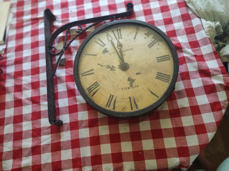 JD Bassett Train Station Clock.Like New Never Used