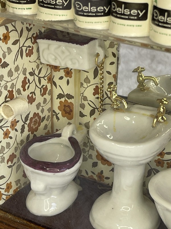 Vintage Doll House Shadow Box Old Fashioned Bathroom Furniture Miniature Mini gallery