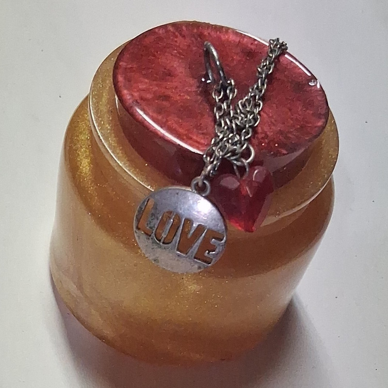 Gold Resin Lidded Round Jar w/ Red Lid & LOVE Charm, Small Free Standing