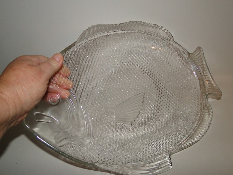 Poison Fish Shape Plate Platter Dish, 15 1/2" X 11 1/4", Oven safe, Made in USA gallery