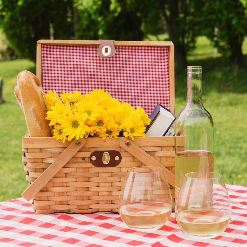 New Gingham Lined Woodchip Picnic Basket With Lid and Movable Handles gallery