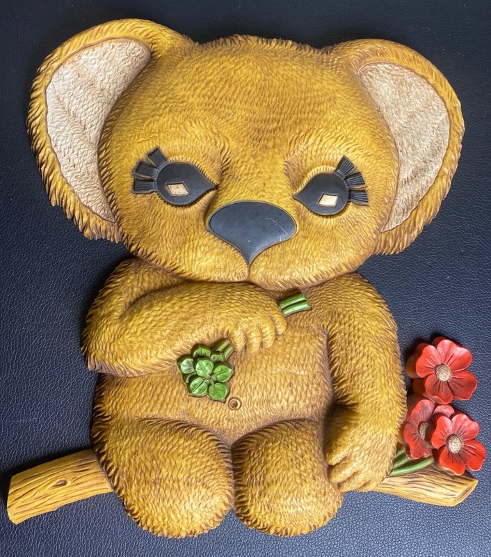 Vintage 70s Koala Bear Flowers Wall Decor Plaque Plastic Resin Dart Ind. USA 12″