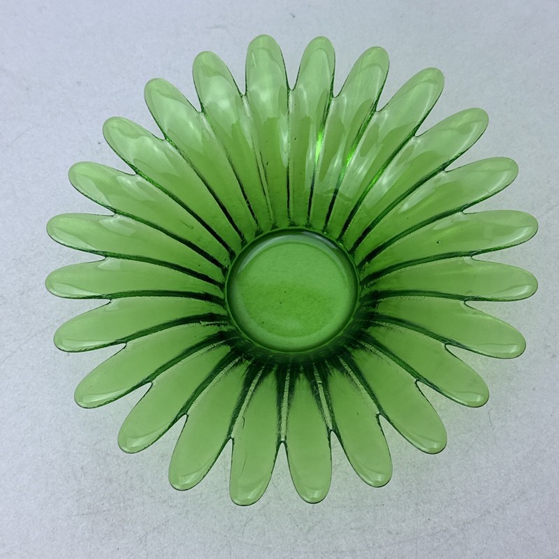 Vintage Green Glass Daisy Flower Shaped Floral Bowl Votive Candle Holder 6”