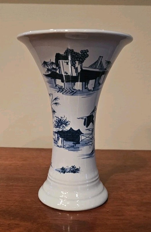 OUD WILLIAMSBURG DELFT Vase C 39 Blue and White Made in Holland "Rare" gallery
