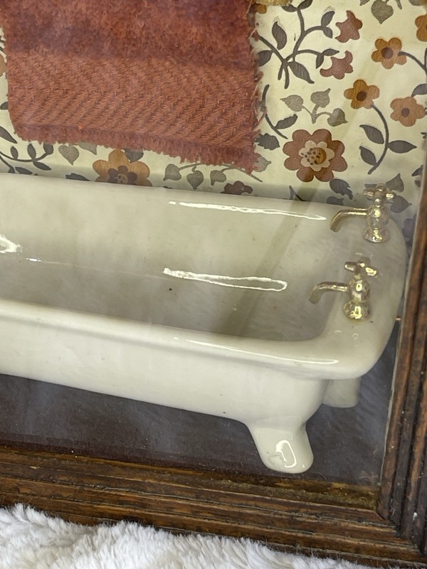 Vintage Doll House Shadow Box Old Fashioned Bathroom Furniture Miniature Mini gallery