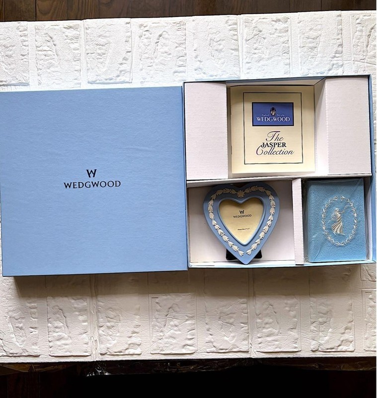Wedgwood Photo Photograph Frame set Jasperware Heart Picture Stand Lavender Blue