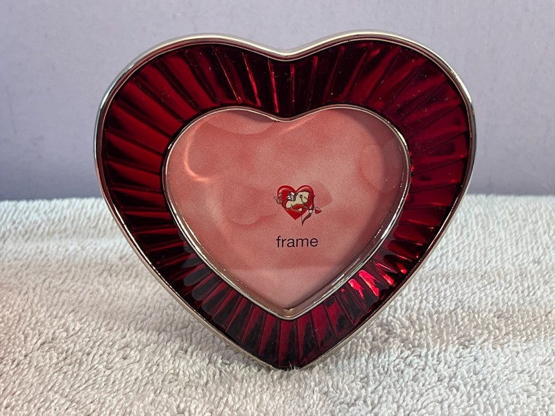 Photo Picture Frame Heart Shape red enamel border 2.5" X 2.5" Valentines AA2291 gallery