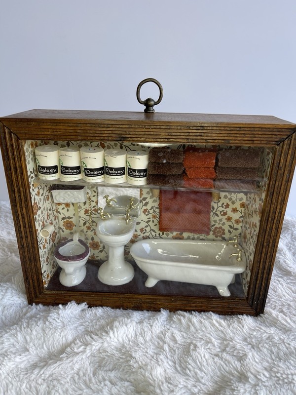 Vintage Doll House Shadow Box Old Fashioned Bathroom Furniture Miniature Mini gallery