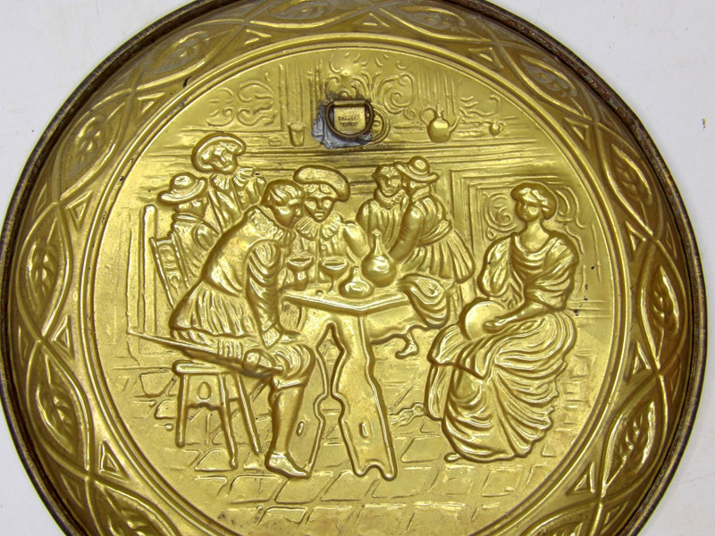 Antique Brass Colonial Decorative Wall Hanging Plate Round Metal Plaque 9 5/8" gallery