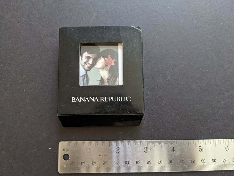 NIB 2000s vintage – 4 fold Banana Republic Cardboard Plastic Photo Frame Gift
