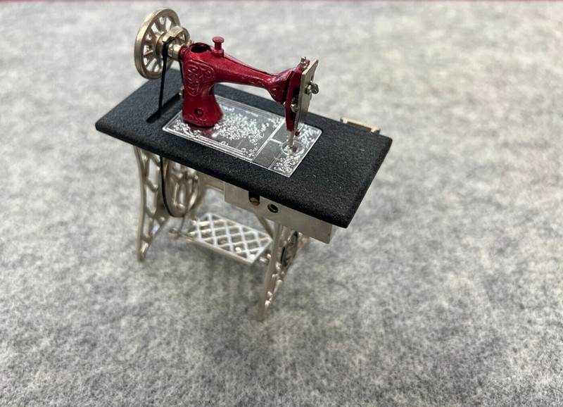 Mini Sewing Machine with Lighter Sets- Green and Red gallery
