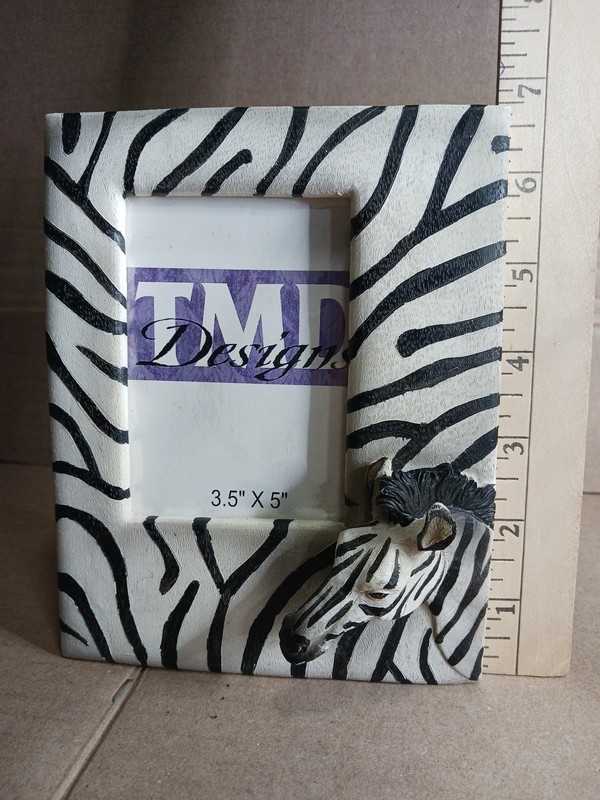 3.5×5-in Photo Resin Frame Zebra 3D. Excellent Condition See Photos