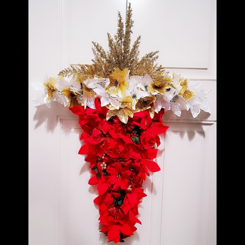 Indoor outdoor floral Wreaths. Each wreath is specially handmade. gallery