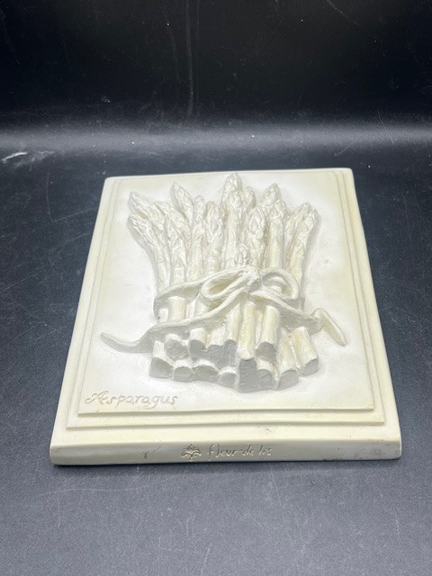 Asparagus 3D Relief Sculpted Resin Hanging Kitchen Plaque Tile Wall Decor 8.5" gallery