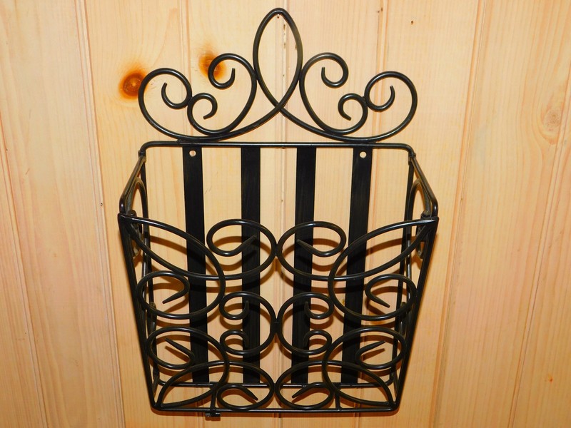 Southern Living at Home Wall Mount Black Wrought Iron MAGAZINE WALL BASKET 15×10