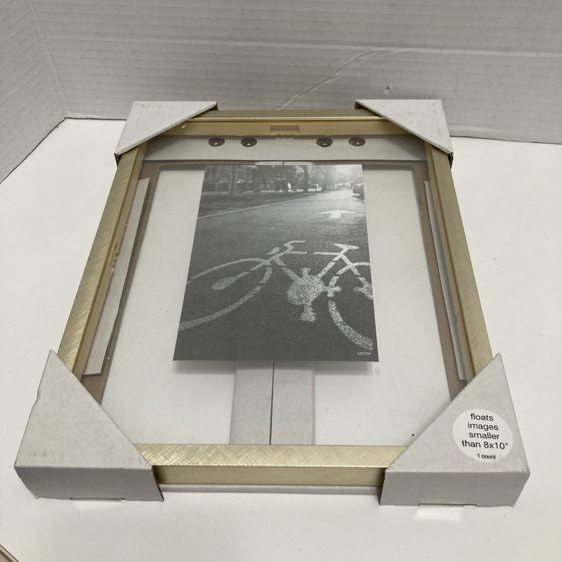 GOLD FLOATING METAL PHO10 FRAME 5″H X 8 3/8″W EXT. 7.5″W X 9.5″H X 3/4″D INT.