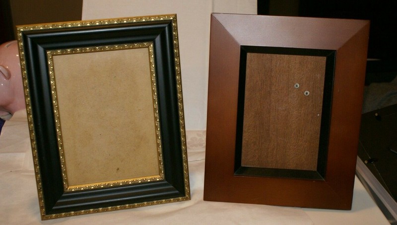 2 WOOD PHOTO FRAMES HOLDS 4.5″ X 6″ (7.5″ X 9″ FRAME) 1 1997 HB GR.(OTHER MAHOGA