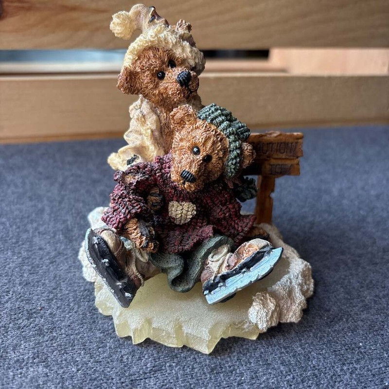 Boyds Bears Simone & Bailey… Helping Hands Figurine #2267 vintage ice skating