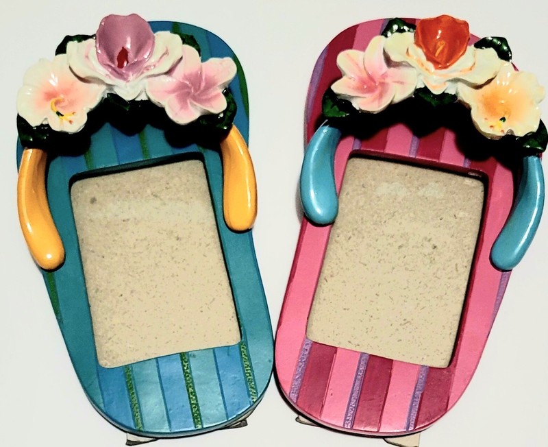 Flip Flpo Picture Frames Set of 2: His Blue ans Her Pink Beach Flower Decor