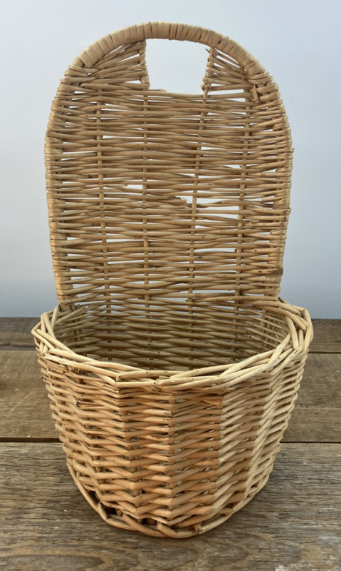 Wicker Wall Pocket Basket/Organizer 13×7