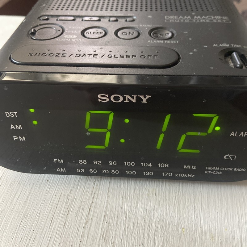 Sony Dream Machine Radio Alarm Clock Model No. ICF-C218 120V 60Hz 3W
