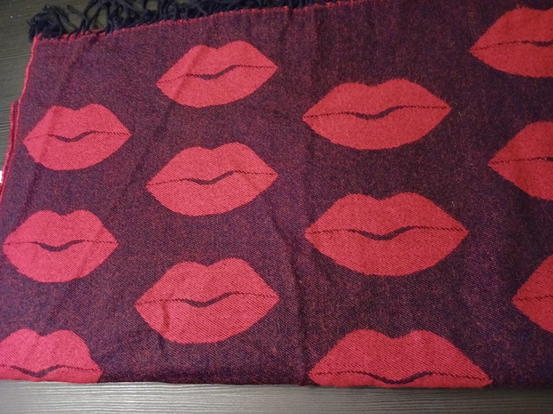 Victoria's Secret KISSES LIPS Reversible Throw Blanket Red and Black 50" x 58" gallery