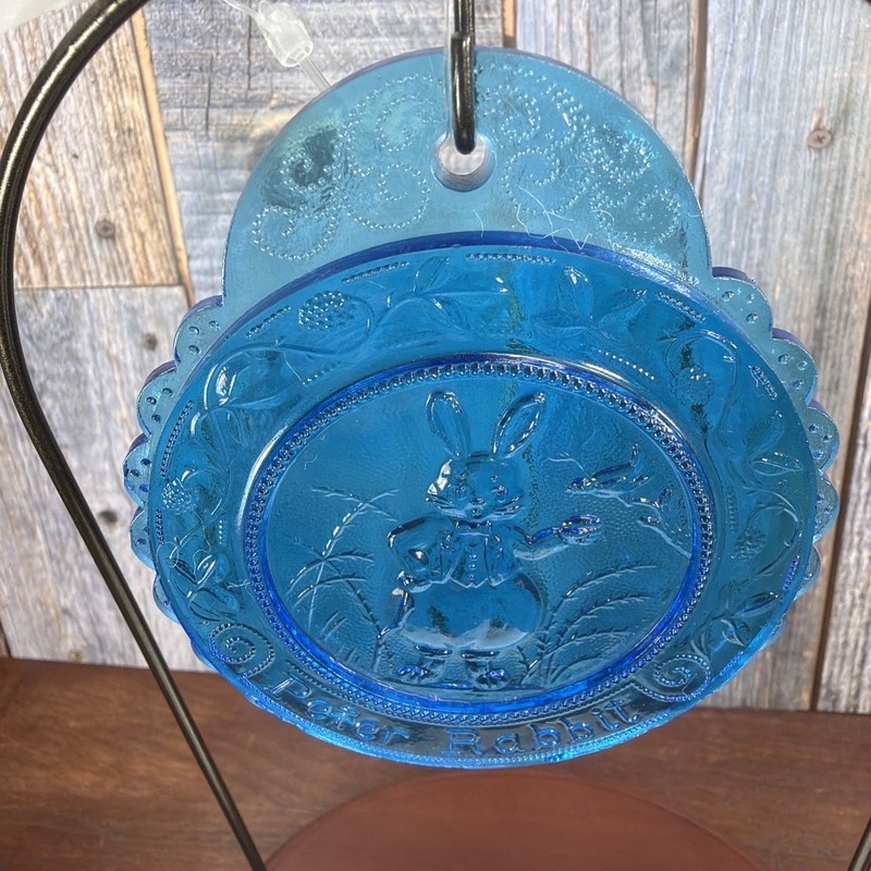 Pairpoint Teal Blue Pressed Glass Peter Rabbit Suncatcher Cape Cod MA NEW IN BOX