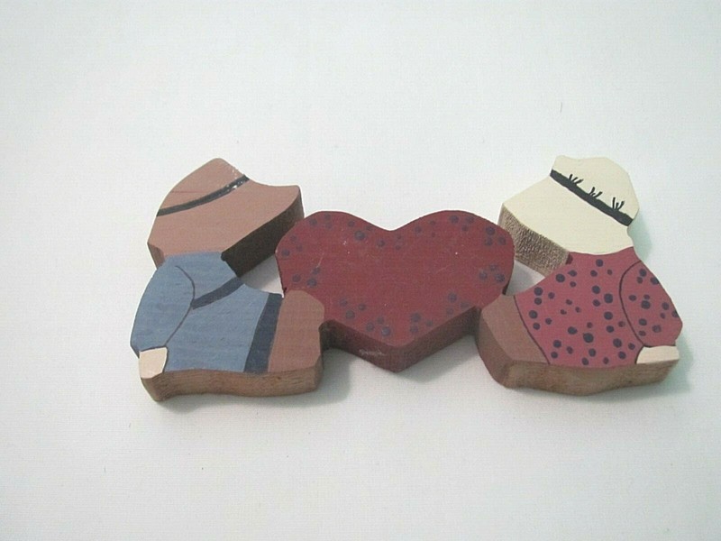 NEW PRE-PAINTED BLOCK WOODEN FIGURE ~~ GIRL & BOY WITH HEART