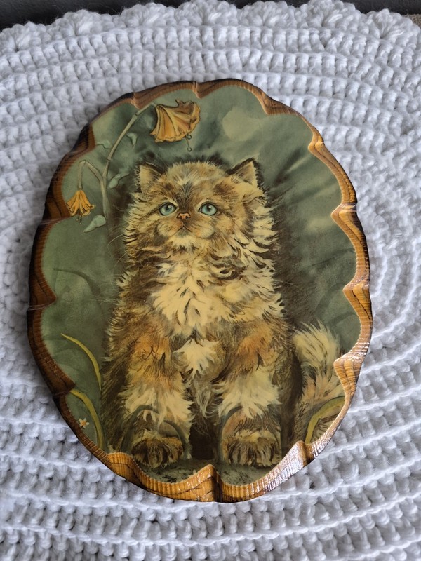 Vintage Lacquered Wall Plaque Cat Kitten Kitsch Picture Blue Eyed Wavy Edge Wood gallery