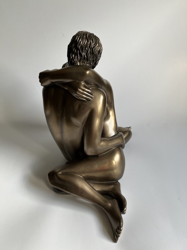 Couple Kissing Art Figure Decor Signed By Q. Tupton Color Dark Bronze Resin gallery