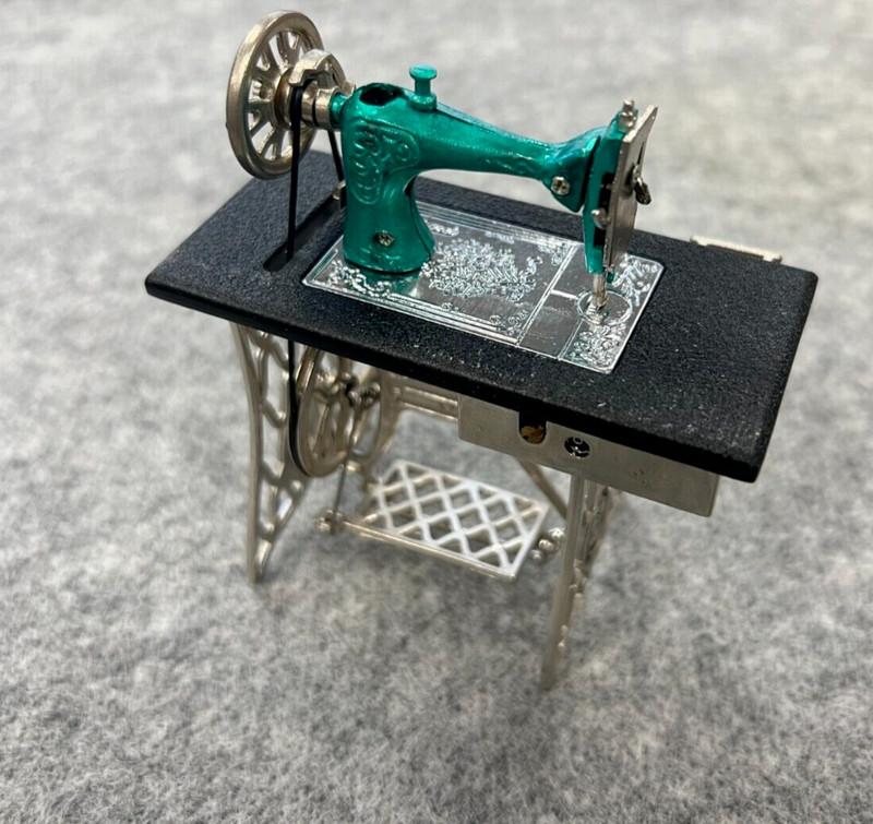 Mini Sewing Machine with Lighter Sets- Green and Red