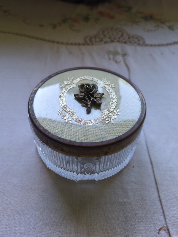 Vintage Ribbed Floral Glass Powder Jar Fabric Gold Rose Lid