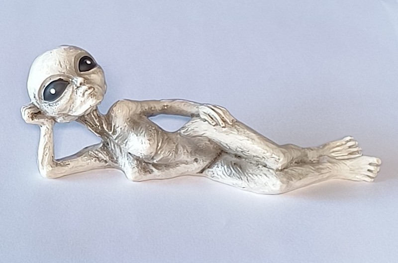 Sexy Alien 6″ Lying Extraterrestrial Resin Figure