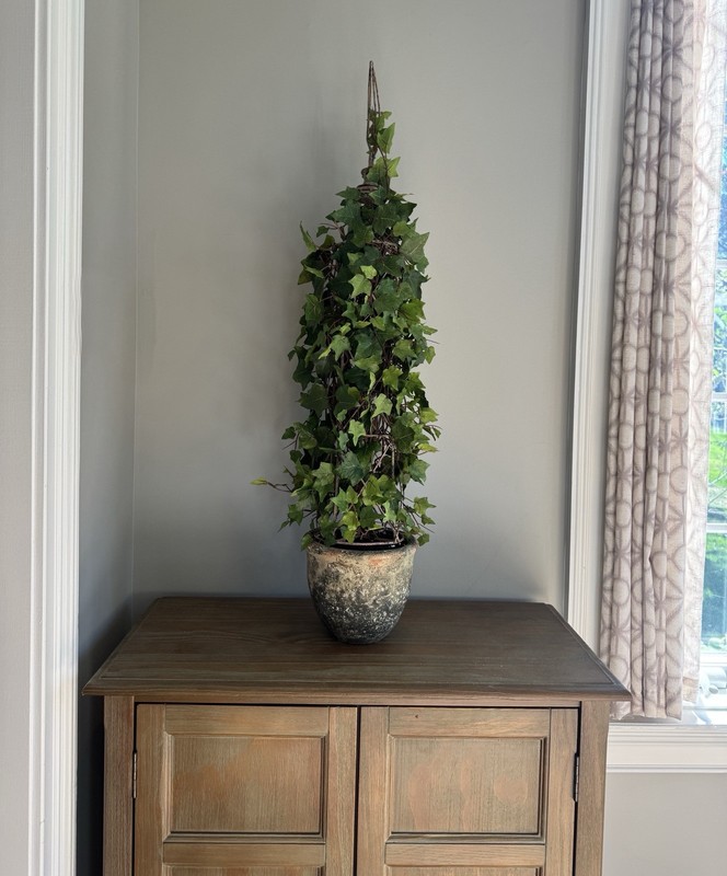 38″ Faux Ivy Topiary – Iron Frame Wire Finial – Rustic Terracotta Pot $150 NEW