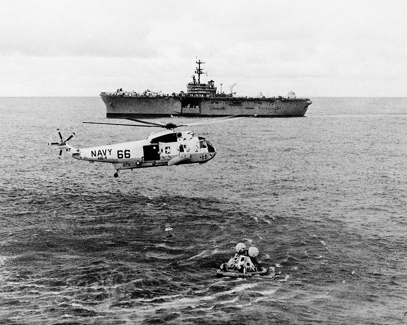 APOLLO 13 RECOVERY HELICOPTER & USS IWO JIMA PHOTOGRAPH PHOTO PRINT