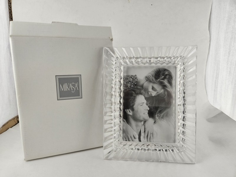 Mikasa Excelsior 8×6 Crystal Frame Holds 3×5 Photo. New In Box