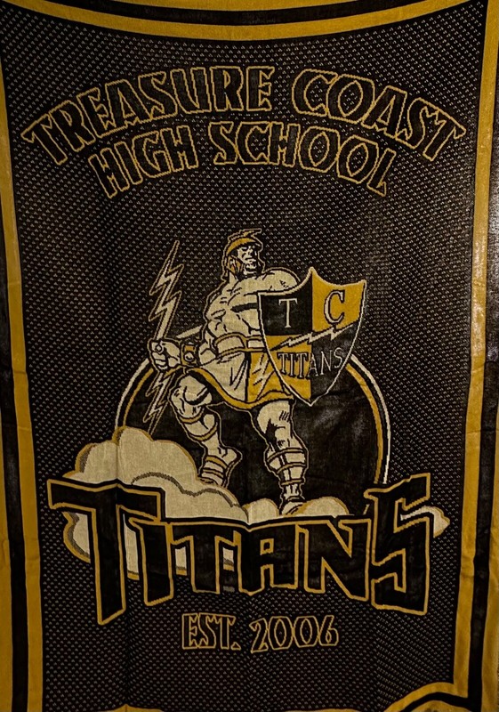 Tapestry throw blanket Treasure Coast High School Titans 77 x 49 in.