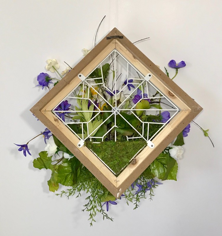 WOODEN FRAME WALL DOOR DECORATION FLORAL ARRANGEMENT FLOWERS METAL WIRE INSERT gallery