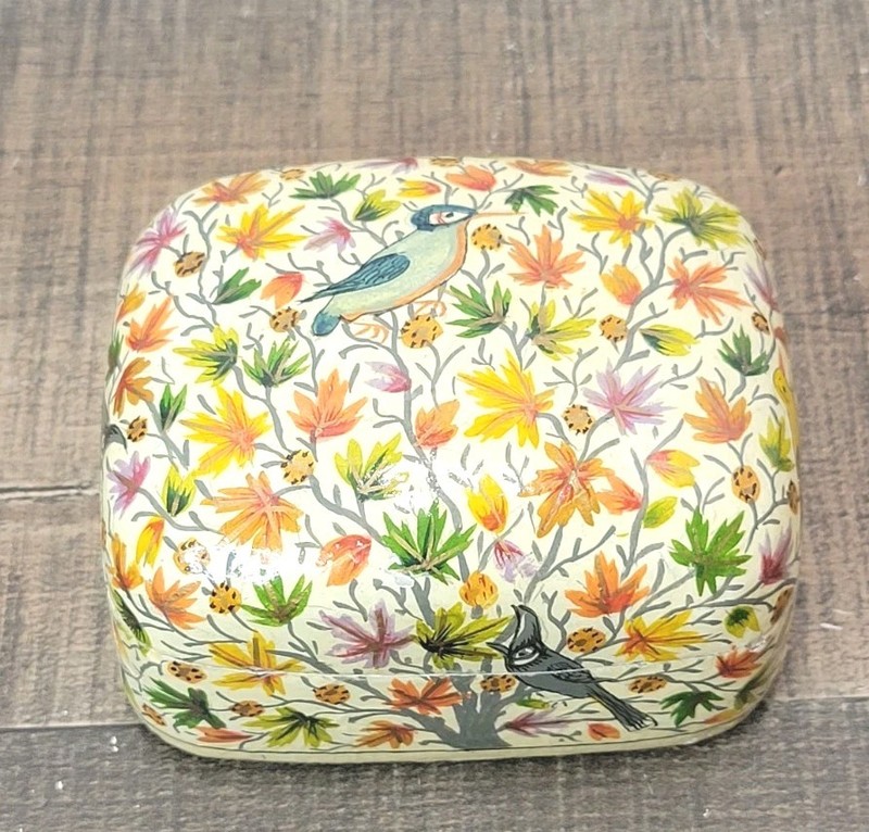 INDIAN KASHMIR PAINTED PAPIER MACHE TRINKET BOX