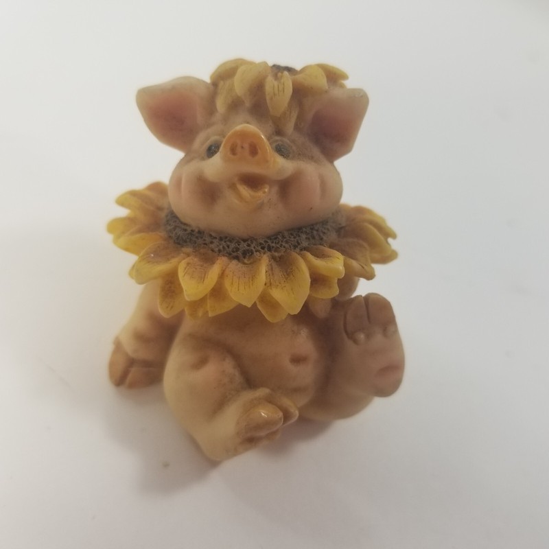 Pig Animal Model Figure Decoration Mini Sunflower Sitting Cute