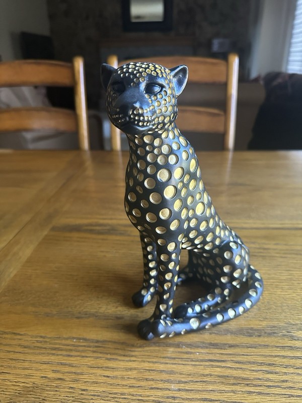 Black & Gold Leopard Sculpture – Resin Animal Statue, Polka Dot Décor