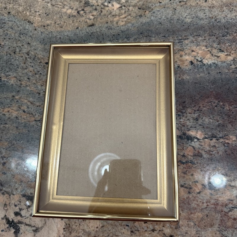 Vintage Gold Metal Freestanding Photo Frame 5 x 6 in Polished Glass Portrait gallery
