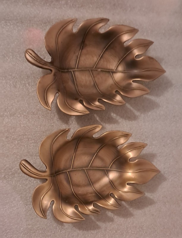 2 Piece Brushed Bronze Leaf Jewelry/TrinketDish Set. 6 ” L X 4″ W. Pewter.
