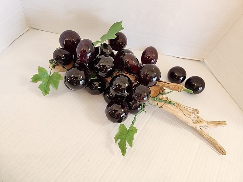 Vintage MCM Burgundy Purple Lucite Grape Bunch Large Cluster On 15″ Driftwood