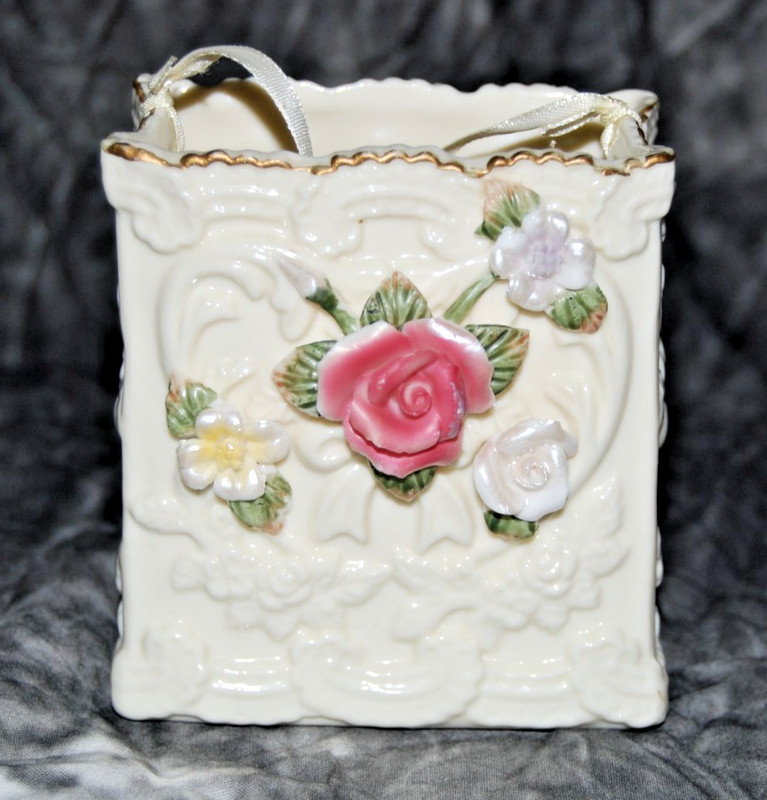 Victorian Vtg. Porcelain Basket Planter Vase 3D Roses Ribbons Heart Cuts 4″ Tall