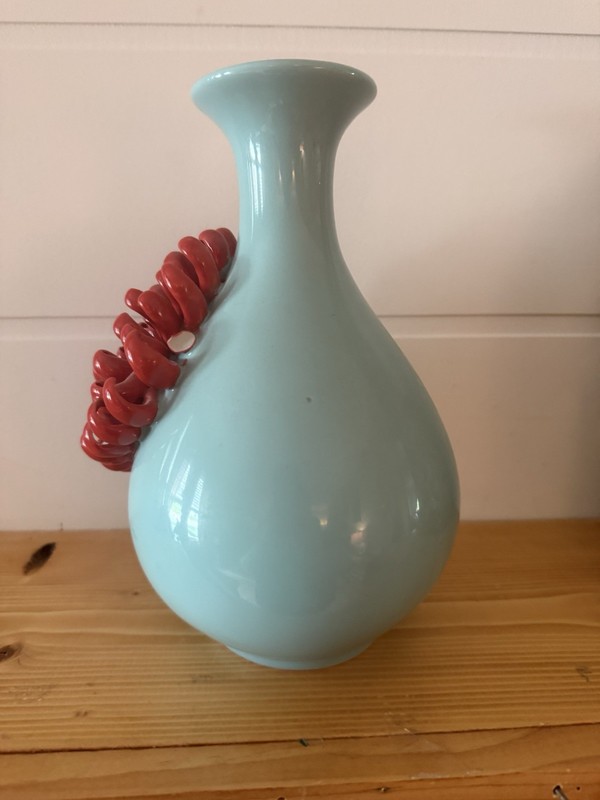ANTHROPOLOGIE CERAMIC BLUE GREEN VASE RED BLOOM CHRYSANTHEMUM FLOWER RARE DAMAGE gallery