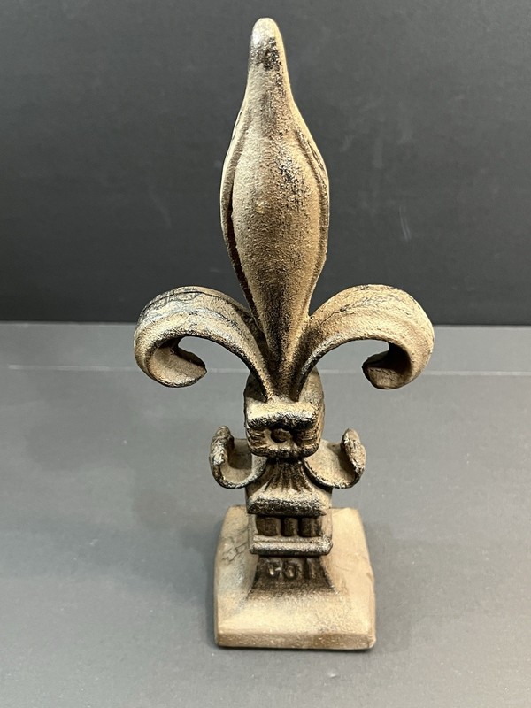 Heavy Cast Iron Fleur De Lis Finials Set 2 Rustic French Shelf Decor gallery