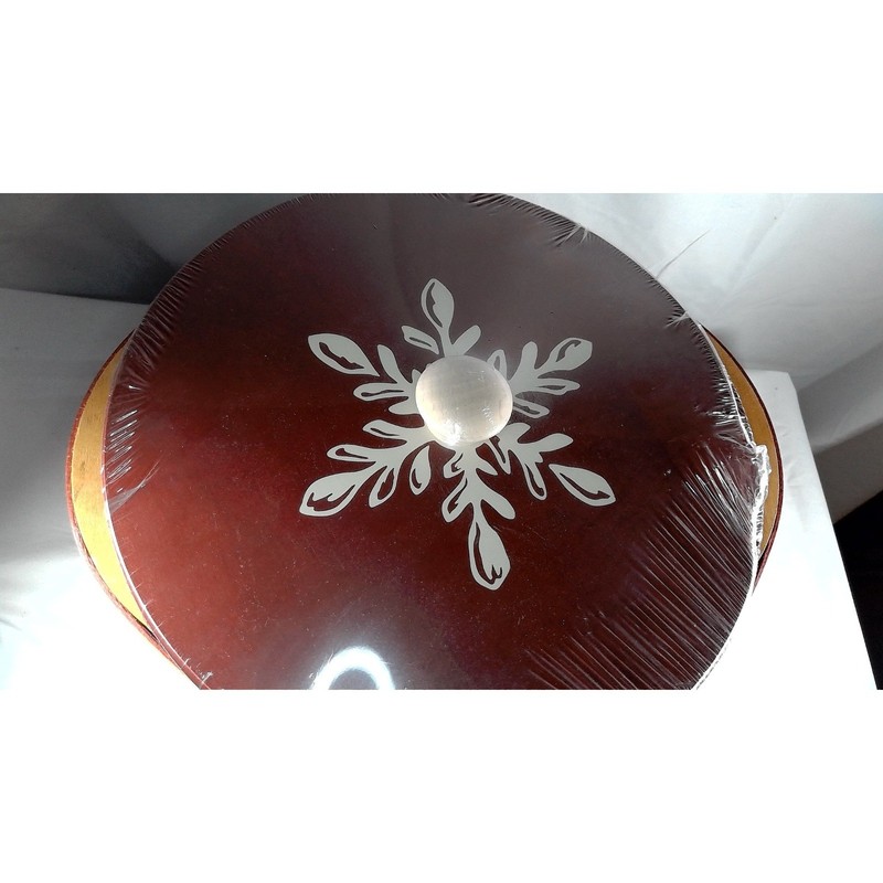 Longaberger 2010 Christmas Falling Snow Red Basket with Lid gallery