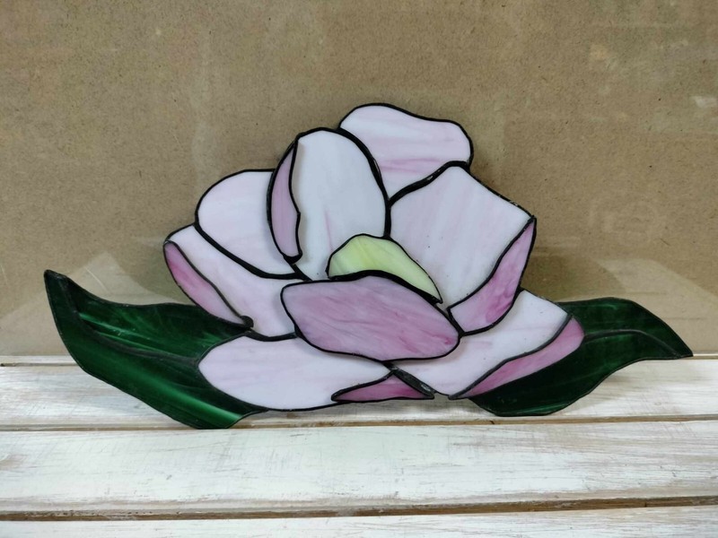 MAGNOLIA STAINED GLASS ART PIECE / 7″T X 14″ W