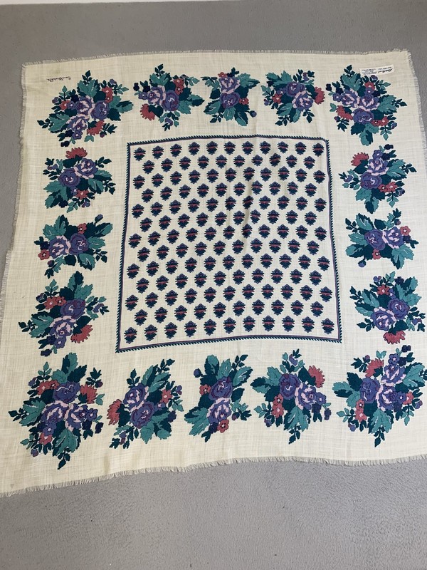 Vintage Eddie Bauer Scarf Womens Large Floral Wool Japan 100% Laine Purple Blue
